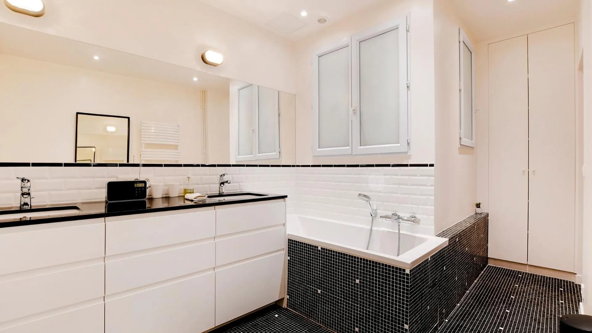 Appartement Spacieux Et Elegant - Grds Boulevards París Francia